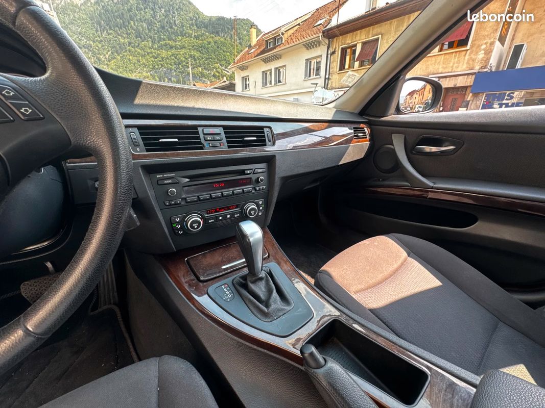 BMW SERIE 3 E90 318i 143ch (image 27)