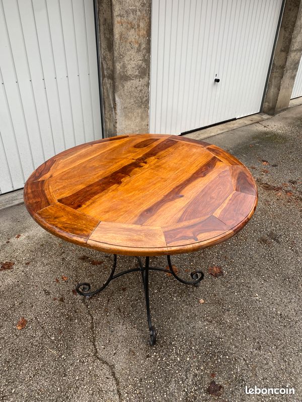 Table ronde en noyer (image 1)