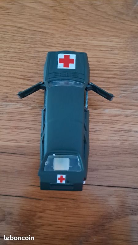 Diecast model cars Peugeot D3 1/43 Eligor Ambulance Service d'Incendie - Ville d