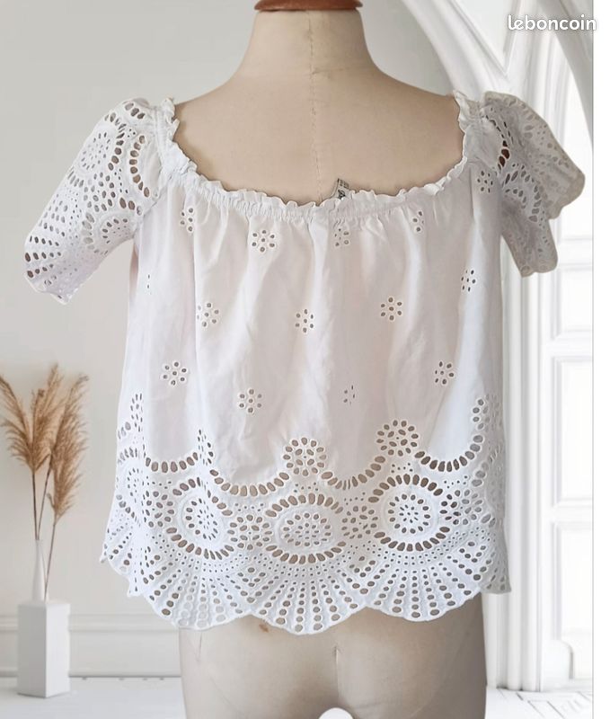 Blouse broderie anglaise stradivarius M Vêtements