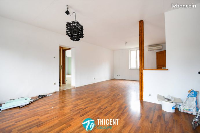 https://img.leboncoin.fr/api/v1/lbcpb1/images/ef/7c/ee/ef7cee16004920f211afe44767e92b6f02c64ff4.jpg?rule=ad-image