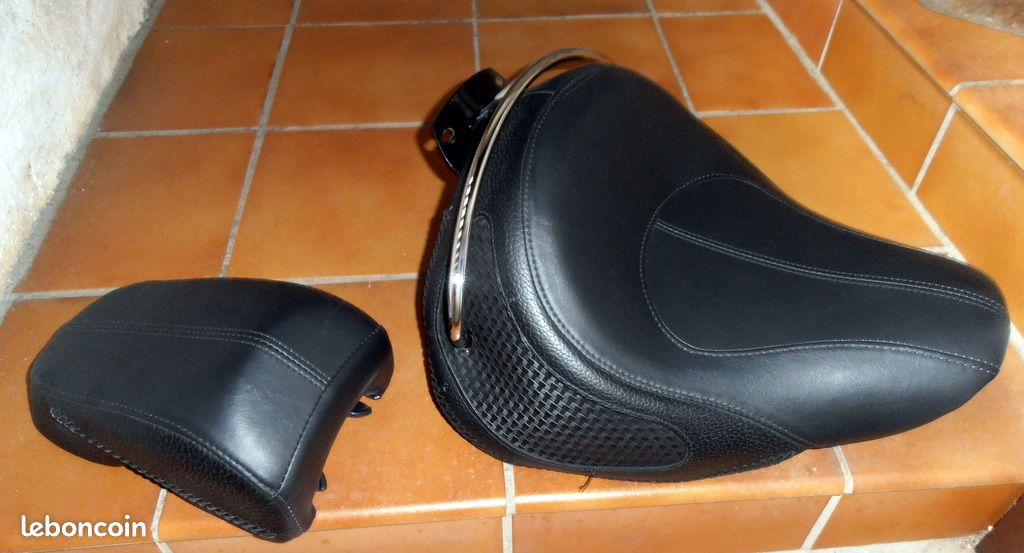ATTENTION Selle confort avec arceau chromé VENDUE Reste le pouf lacé assorti pour Harley Davidson Softail "DELUXE" pour twin cam de 99 à 2017 inclus (image 1)