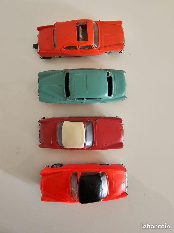 NOREV ANCIENNE - peugeot 403 rouge plastique bon état - made in France