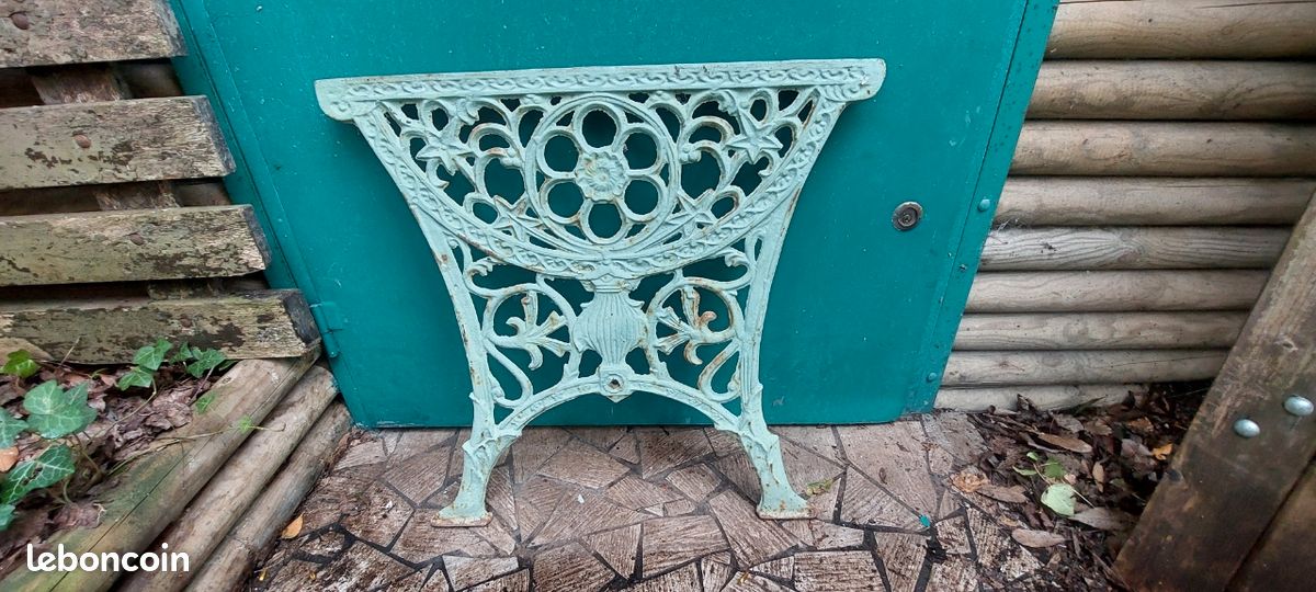 Ensemble de pieds anciens en fonte pour table et bancs (image 1)