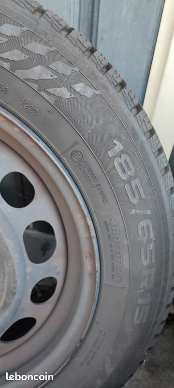 Pneu neige 185/65 R15 (image 2)