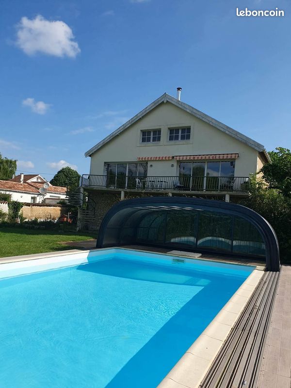 Maison 11 pièces 362 m² · à Saint-Jean-d'Angély · 362 m² · 350 000 €