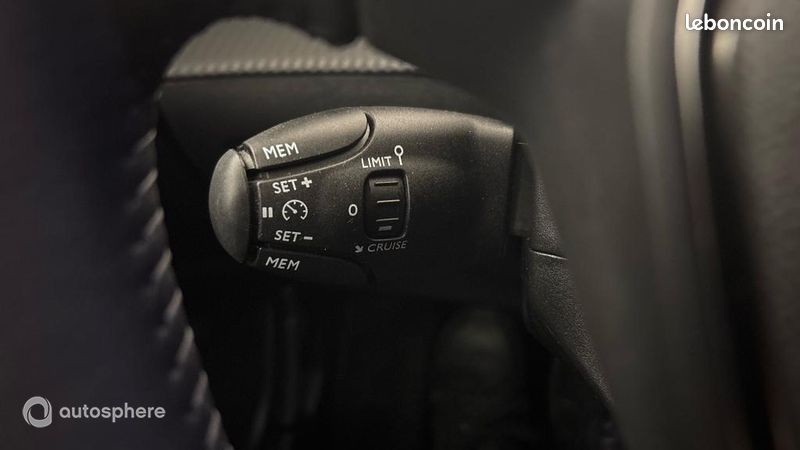 Peugeot 2008 1.2 PureTech 100ch S&S Style (image 25)