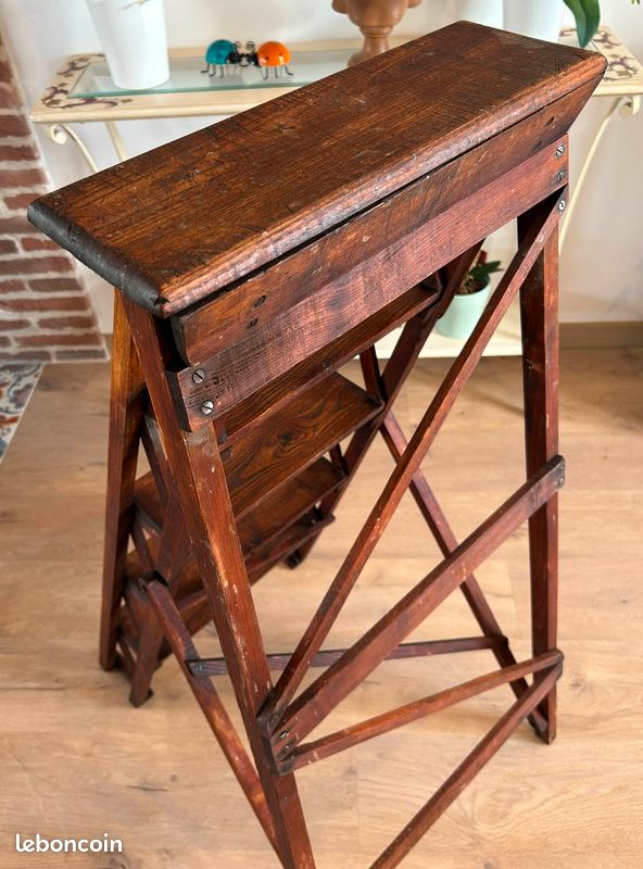 Escabeau Pliable Vintage 2 Niveaux Années 50/60 - En Bois, Rouge Et Blanc, Occasion Bon état, Origine France