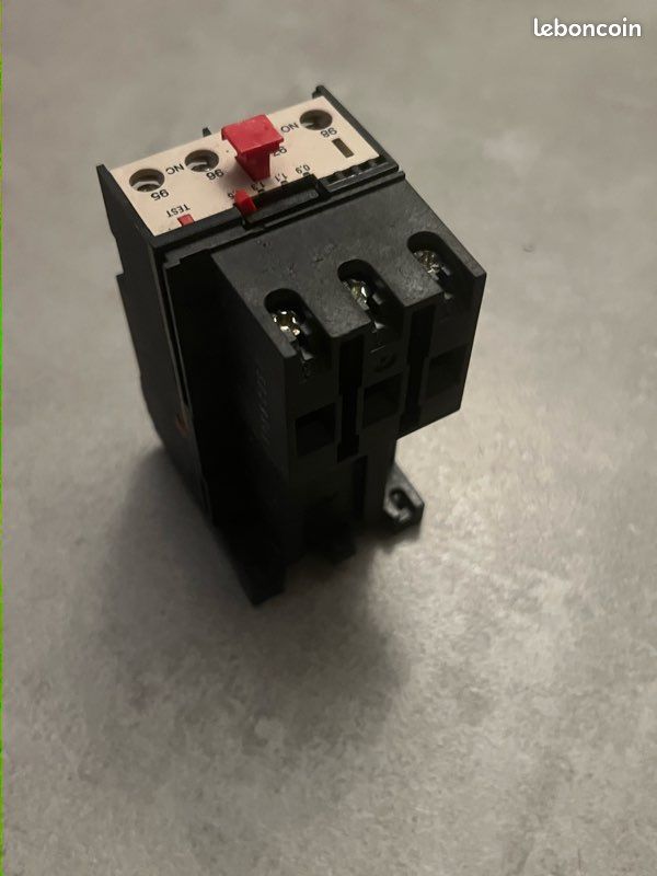 Relais thermique Lovato RF25.1V5 (0,9 - 1,5A) + Support G230 (image 1)