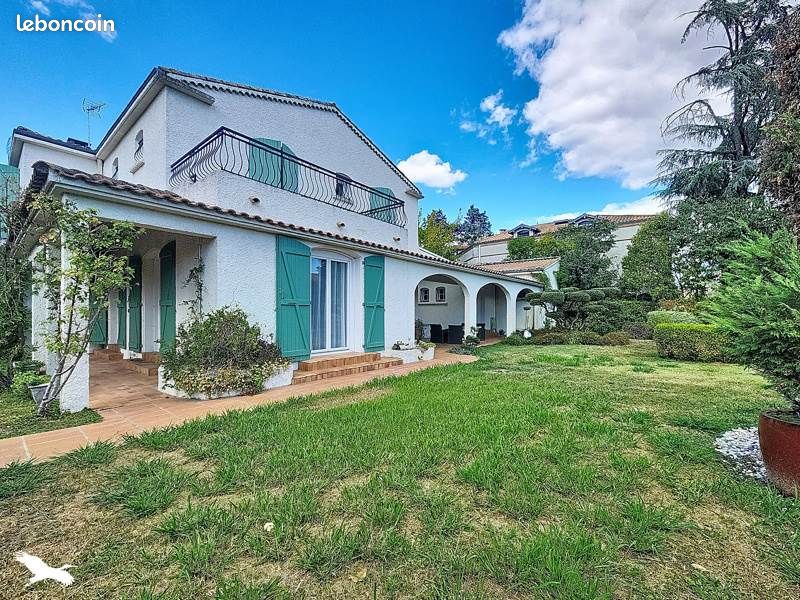 Maison 8 pièces 228 m² · à Fenouillet · 228 m² · 549 000 €
