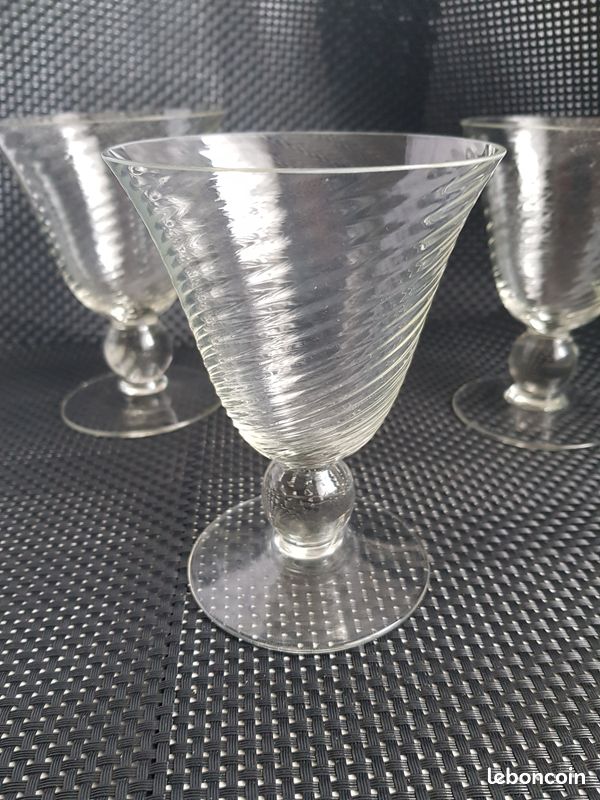 3 verres à pied spirale (image 2)