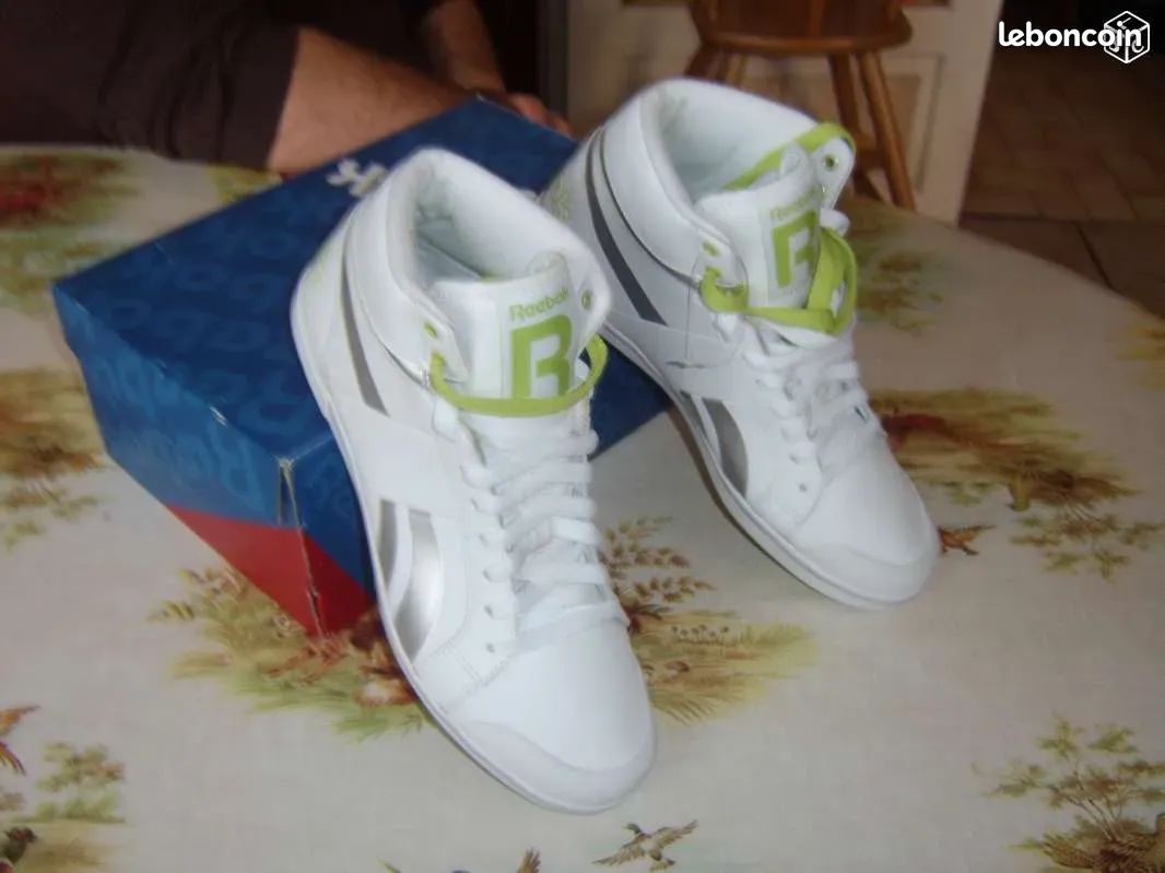 Chaussures Baskets Tennis P40 Marque REEBOK Coloris blanc et vert