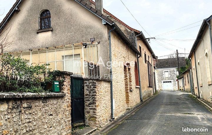 https://img.leboncoin.fr/api/v1/lbcpb1/images/ef/86/83/ef8683135e543a492d34f49b862f065351203199.jpg?rule=ad-image