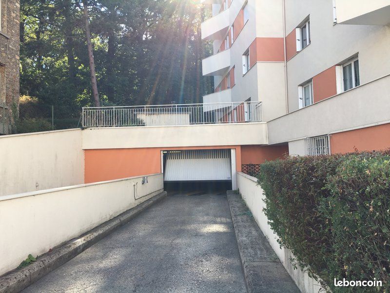 Parking 12 m² · à Versailles · 12 m² · 100 €