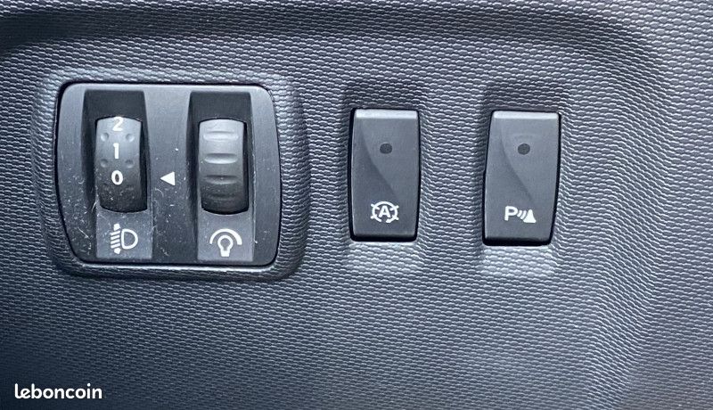 Renault CAPTUR 1.5 DCI 90CH STOP&START ENERGY INTENS ECO² EURO6 2016 (image 13)