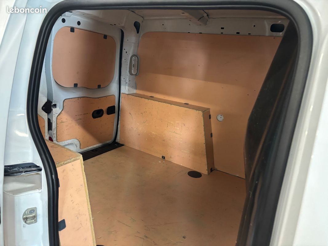 Renault kangoo express fourgon 1.5 dci 90 confort - tva recuperable - 7 491 ht (image 9)