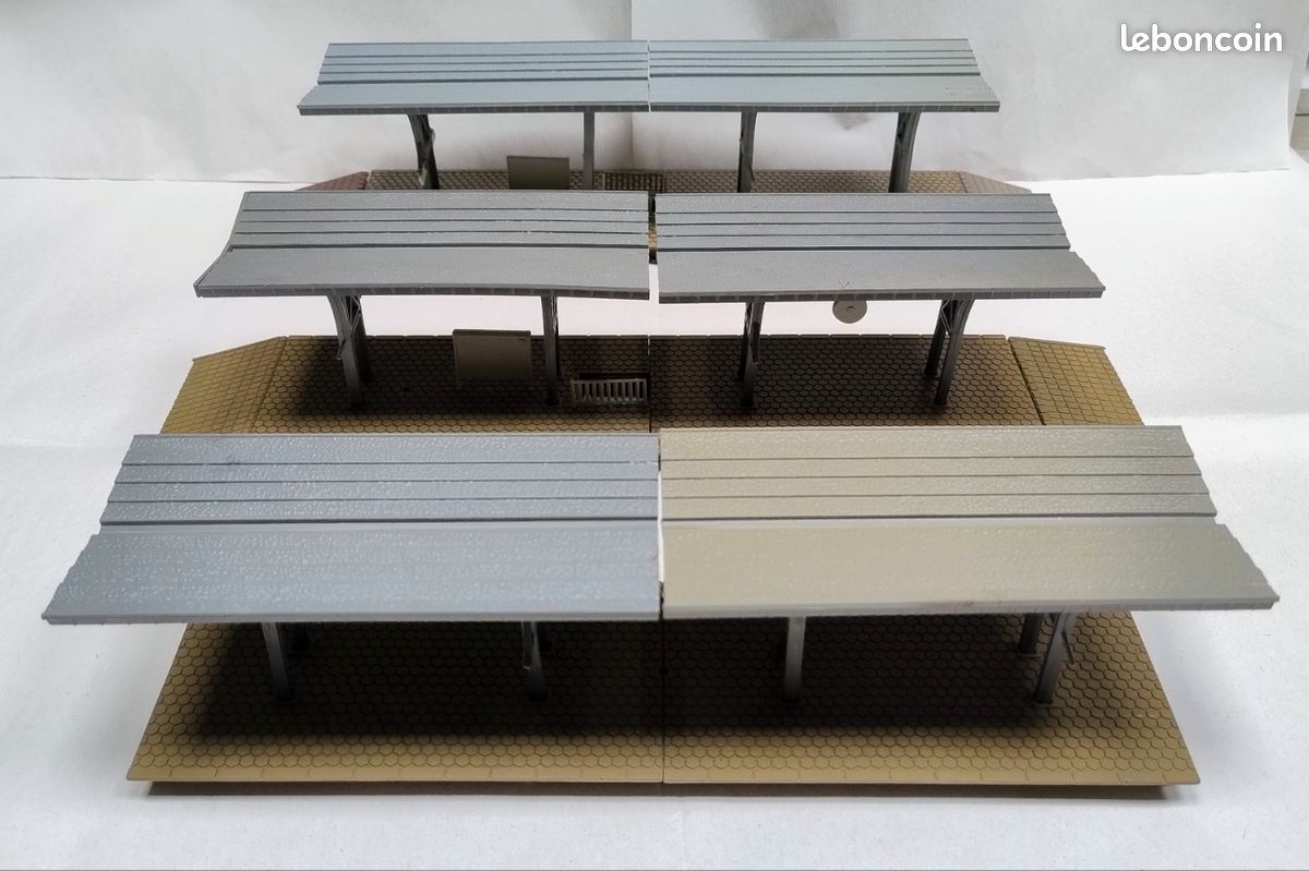 Accesoires pour maquette train ou autre, lot de bancs avec bac à fleurs Accesoires pour maquette train ou autre, lot de bancs avec bac à fleurs