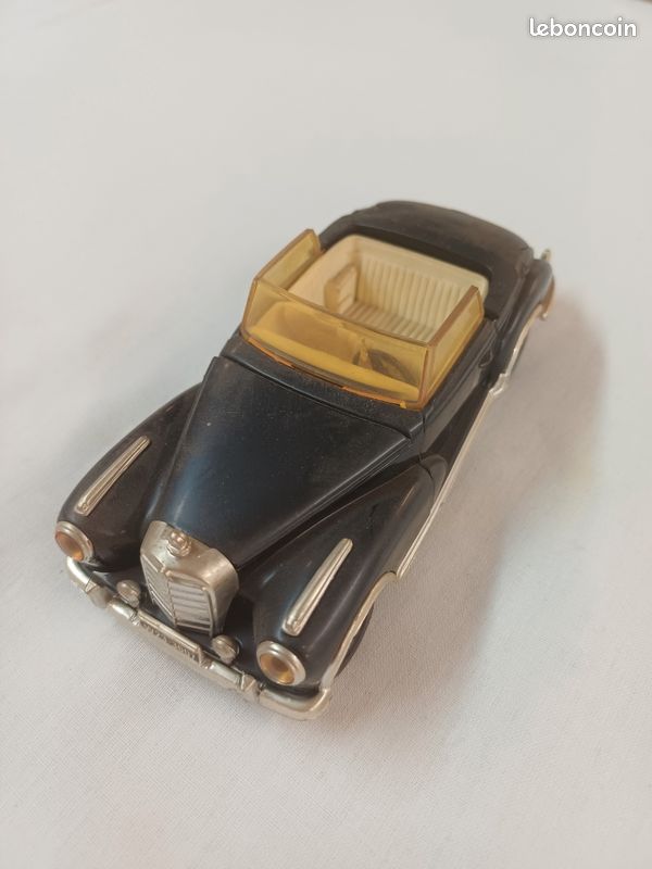 1/32 ancienne Corgi Mercedes-benz 300S (image 1)