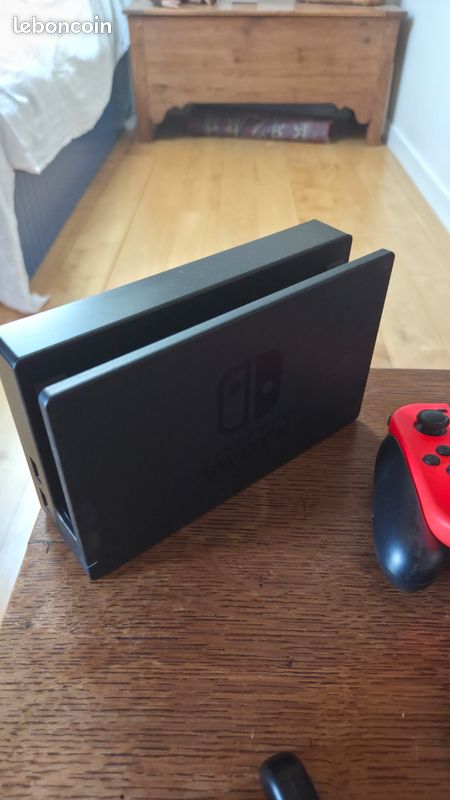 Lot Nintendo Switch avec joycons, housse et protection Zelda, dock, jeu et cables (image 8)