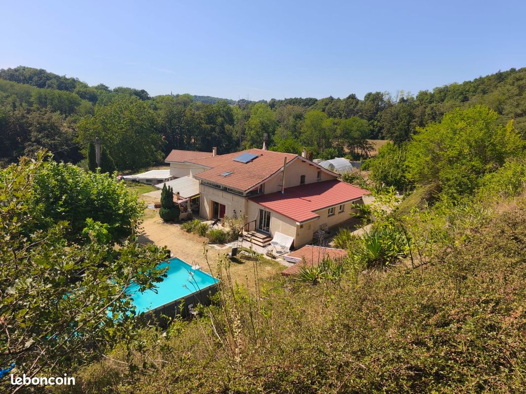 Maison 9 pièces 250 m² · à Hauterives · 250 m² · 385 000 €