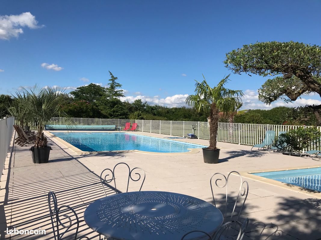 Charentaise 8 personnes avec grande piscine à 25 km de l'océan (image 1)