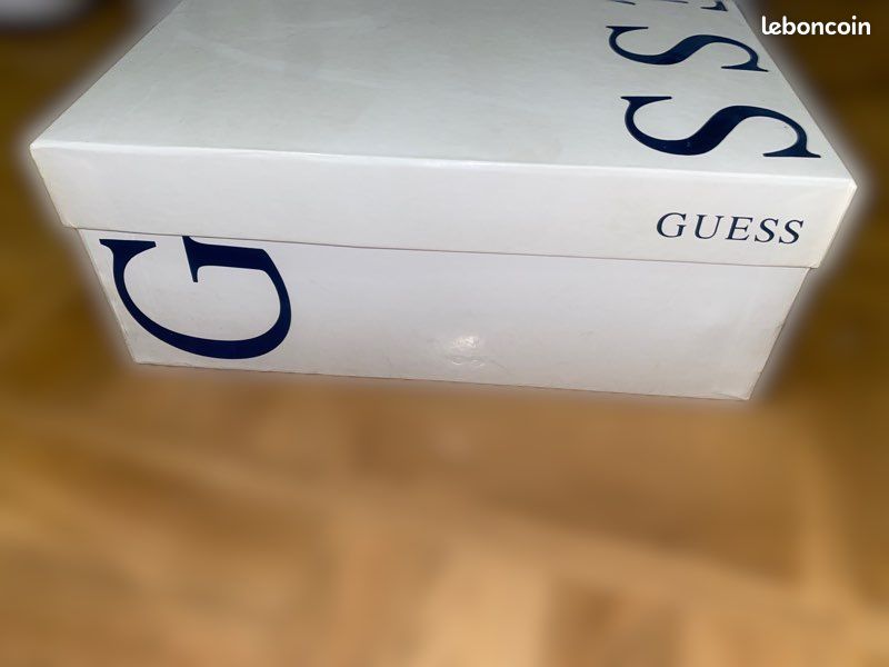 Talons de la marque Guess (image 1)