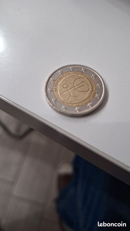 Pièce de monnaie 2 euros avec bonhomme (image 1)