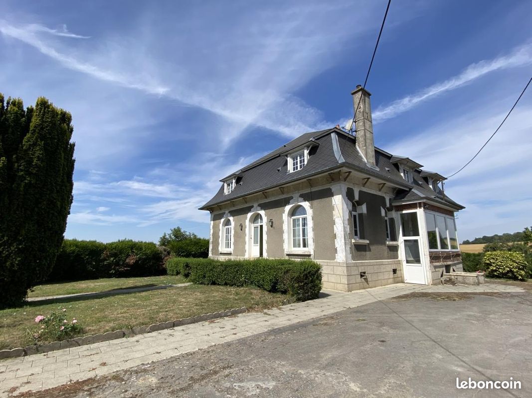 Maison 6 pièces 231 m² · à Templeux-le-Guérard · 231 m² · 262 000 €