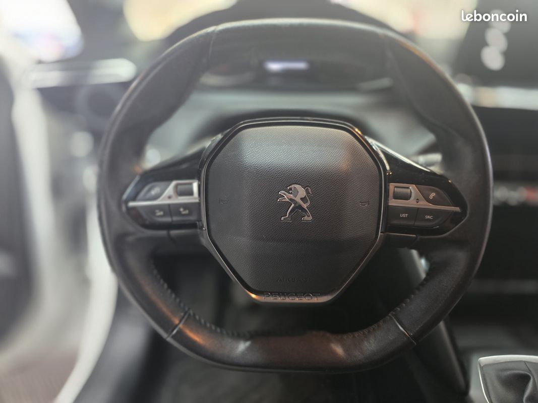 PEUGEOT 208 1.2 pure-tech (image 14)