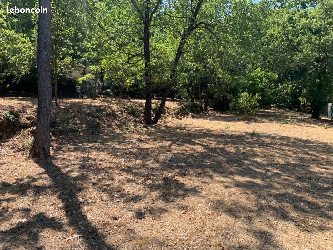 Terrain 1 000 m² Brignoles · 158 000 €