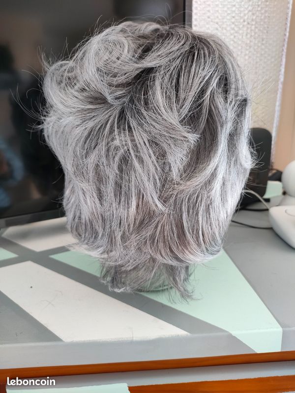 Perruque Femme Cheveux Bouclés Gris - Ref KAISSY 51 - Synthétique, Neuf Avec Étiquettes