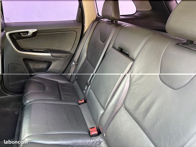Volvo XC60 D5 AWD 215CH XENIUM GEARTRONIC (image 11)