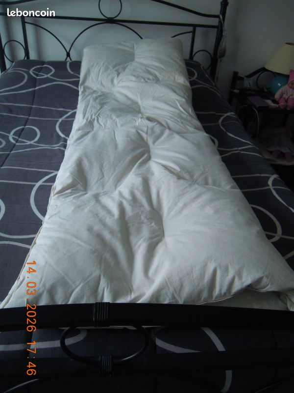 Couette chaude d'occasion - Linge de maison