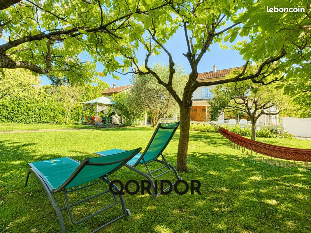 Maison 6 pièces 130 m² · à Vaulx-en-Velin · 130 m² · 380 000 €