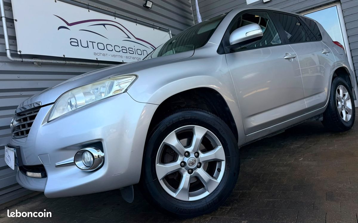 Toyota Rav4 Life 121 000Km 2.2 150 1Er propriétaire / Carnet OK / Radar Ar / Régulateur de vitesse / Clim /… (image 1)