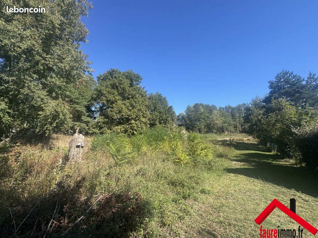 Terrain 6900 m² · à Saint-Viance · 6 900 m² · 129 900 €
