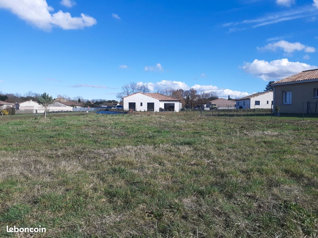 Terrain 655 m² · à Montans · 67 260 €