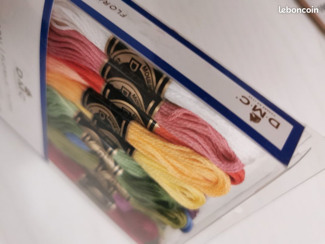 DMC - Assortiment de Fils Mouliné Spécial 117MC - Coloris Floral, 100% Coton - 24 échevettes de 4 mètres | Fil à Broder, idéal Point de Croix, Bracelet brésilien, Loisirs créatifs