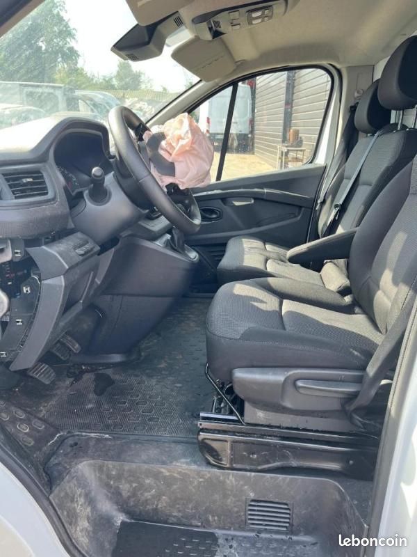 Renault Trafic FOURGON FGN L1H1 2T8 BLUE DCI 110 CH ACCIDENTEE (image 14)