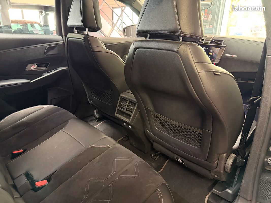 DS7 Crossback Performance Line 1.6 THP 225 EAT8 - Entretien suivi / Toit ouvrant / Attelage / CarPlay / Sellerie Cuir-Alcantara (image 19)