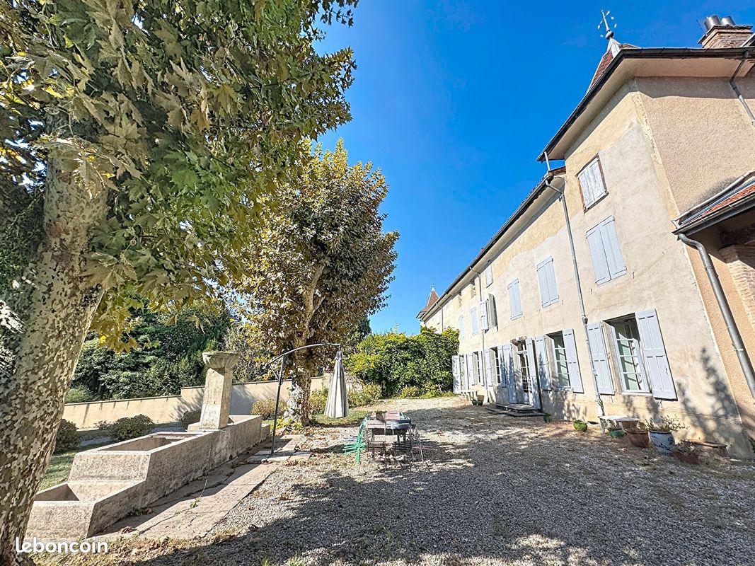 Maison 10 pièces 380 m² · à La Côte-Saint-André · 380 m² · 465 000 €