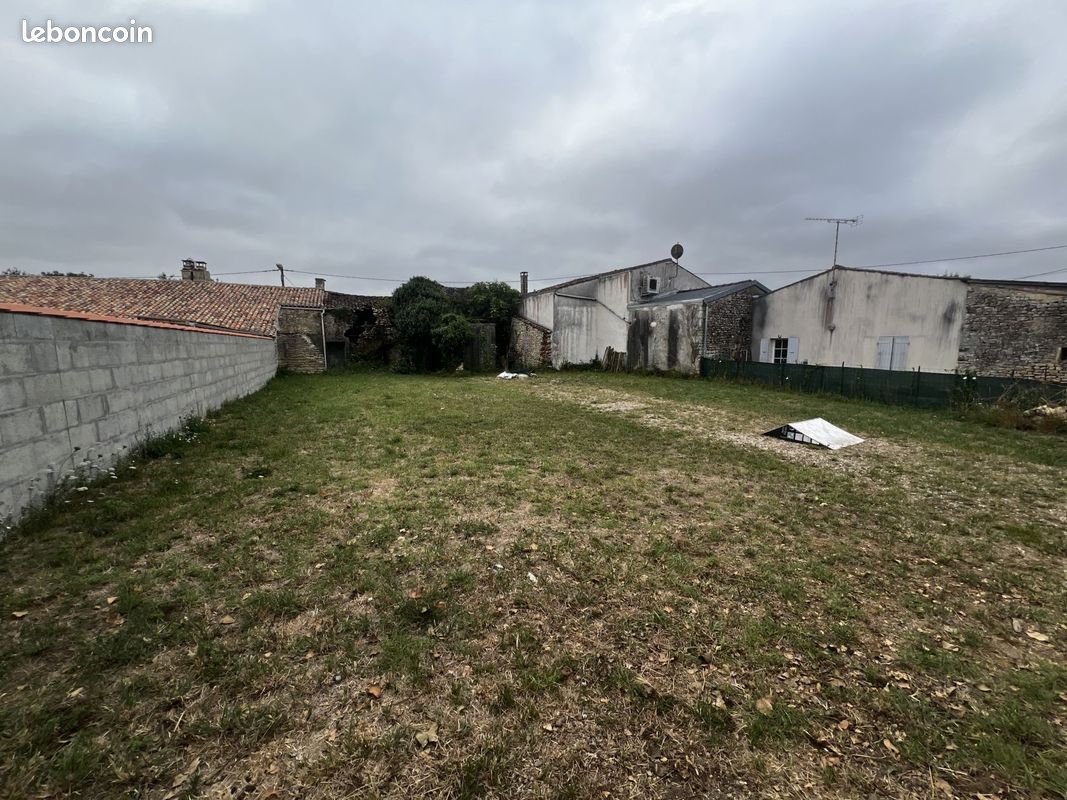 Terrain 371 m² · à Meursac · 39 000 €