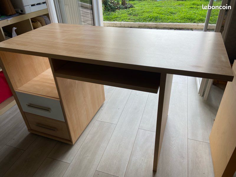 Bureau (image 1)