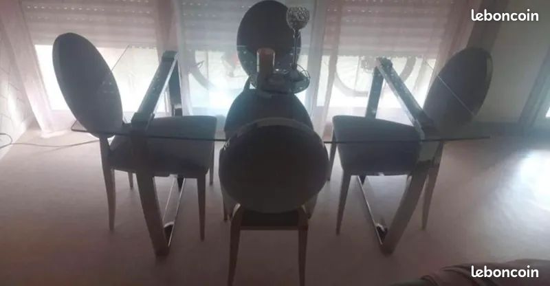 Table à manger avec chaises (image 1)