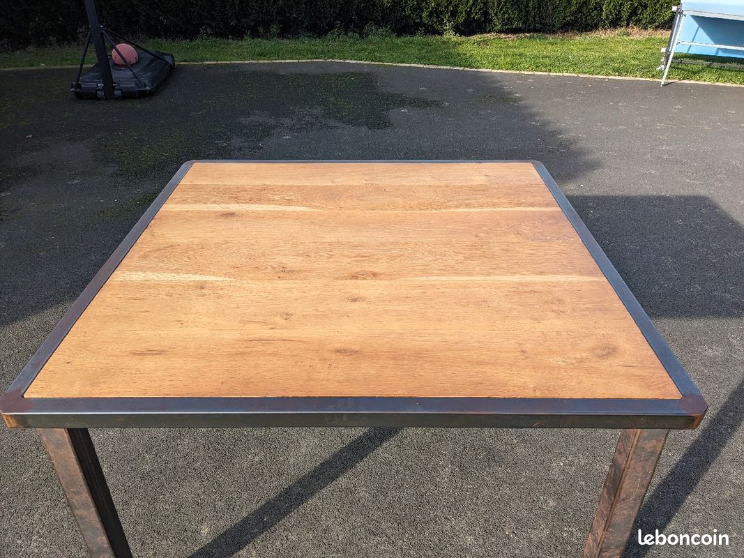 Table carré (image 1)