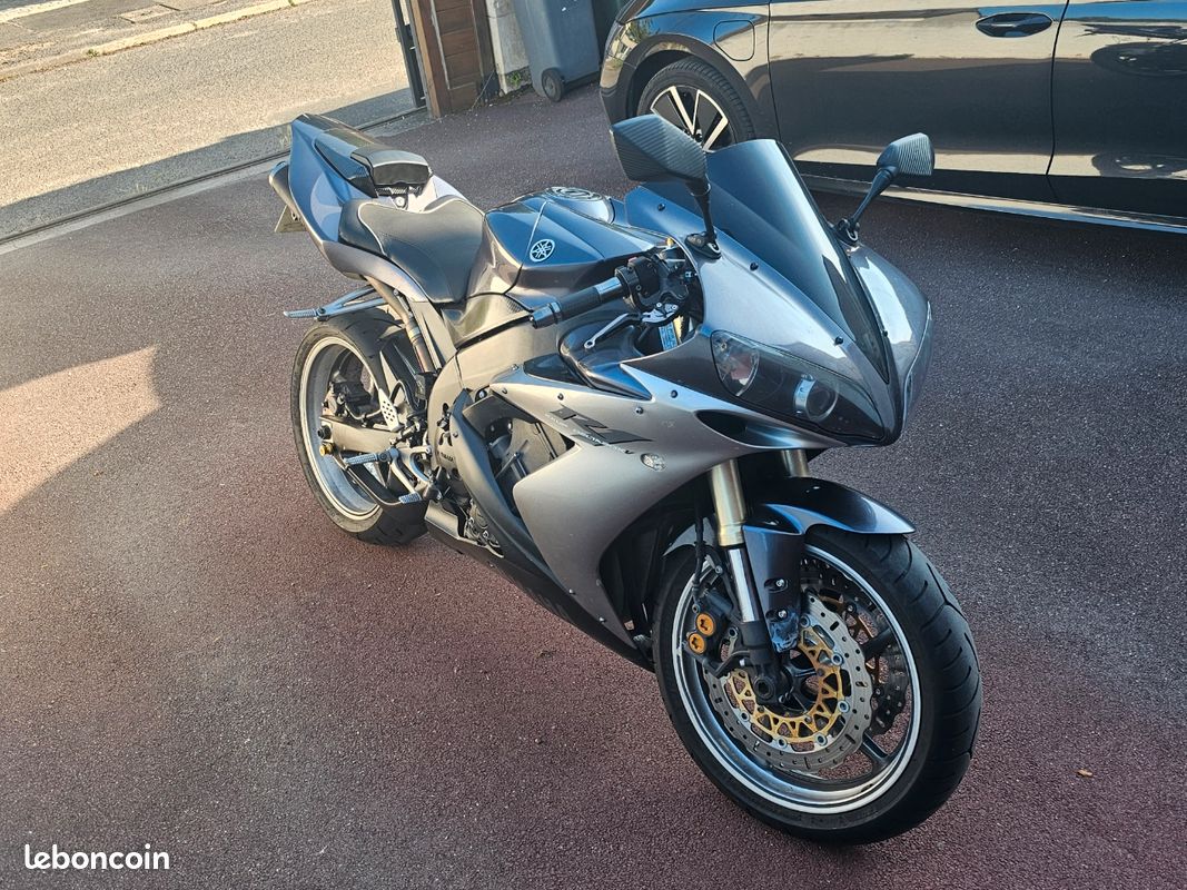 Yamaha R1 2004 - Motos