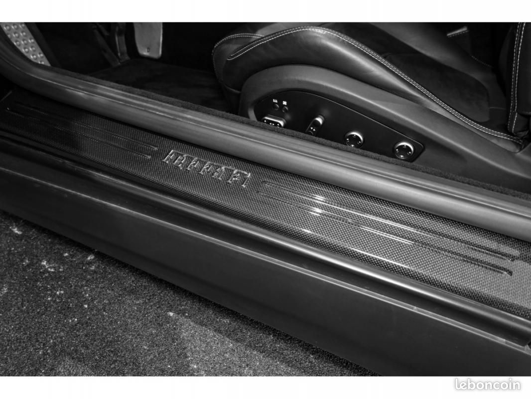 Ferrari GTC4 Lusso V8 - NERO DAYTONA / CAMÉRA CARBONE SIÈGES VENTILÉS ALCANTARA (image 11)