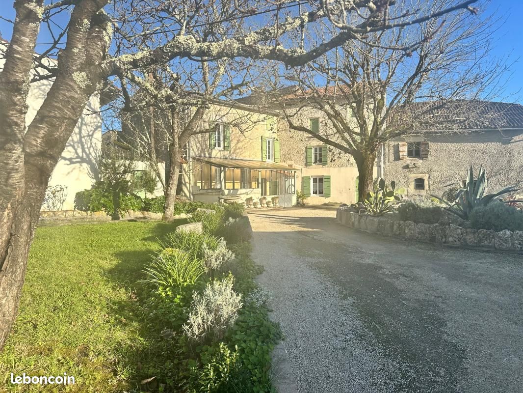 Maison 4 pièces 137 m² · à La Chapelle-des-Pots · 137 m² · 229 500 €
