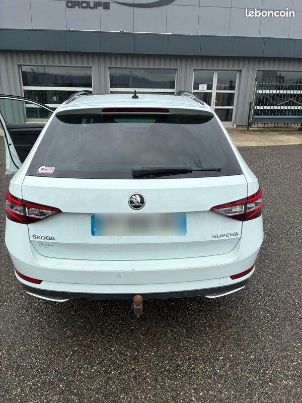 Skoda Superb Sportline 150ch DSG 1ère main (image 2)