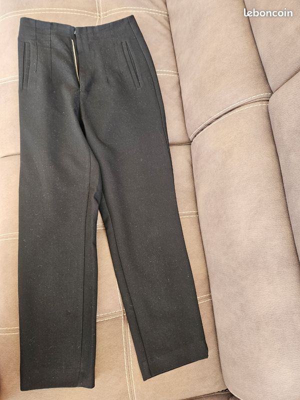 A saisir petit prix pantalon noir 36 Stradivarius (image 1)